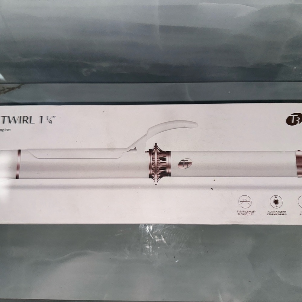 T3 SinglePass Curling Iron in White and Rose Gold